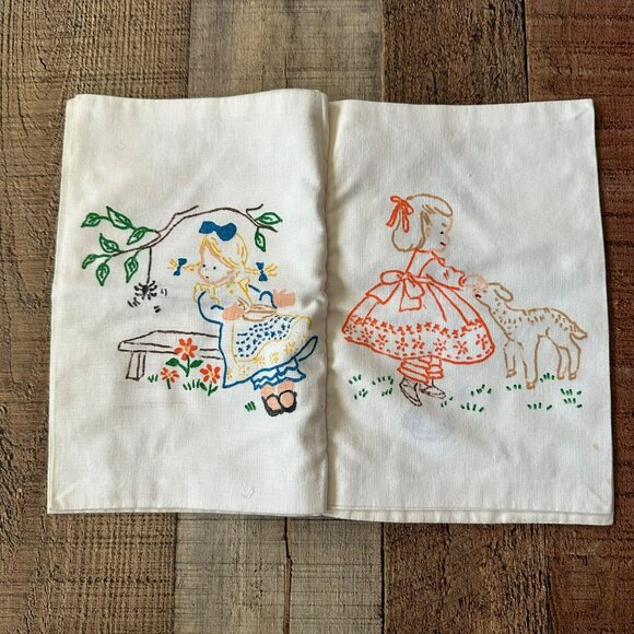 Vintage Hand-Painted Soft Cover Christmas Storybook With Illustrations - Picture 3 of 8